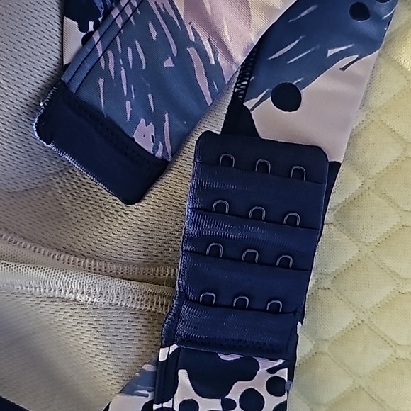 Under Armour sports bras - Picture 4 of 4